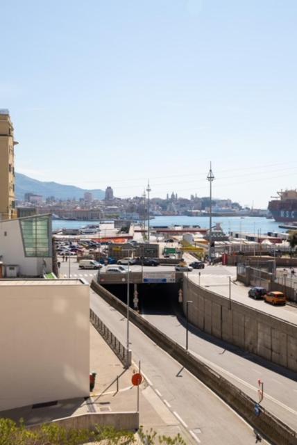 Grande Monolocale Con Parcheggio Interrato Incluso Apartment Genoa Exterior photo