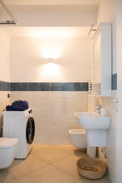 Grande Monolocale Con Parcheggio Interrato Incluso Apartment Genoa Exterior photo