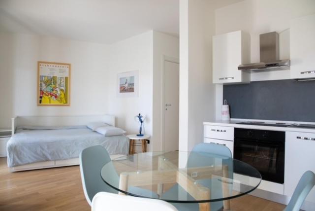 Grande Monolocale Con Parcheggio Interrato Incluso Apartment Genoa Exterior photo